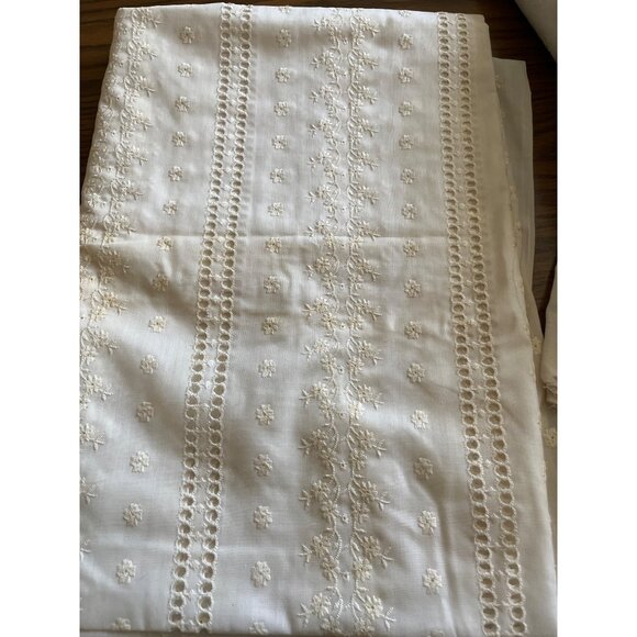 Various white material for crafting sewing projects - Picture 3 of 5